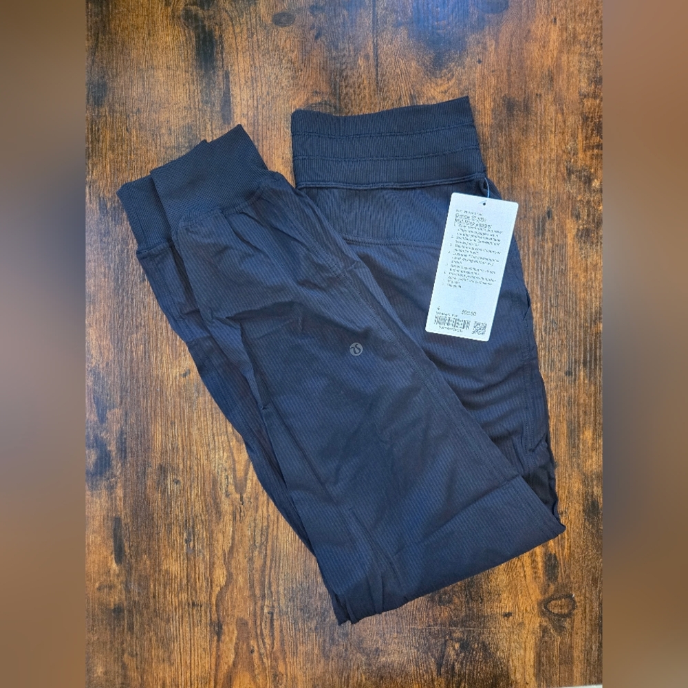 Lululemon Dance Studio Mid-Rise Jogger Size 4 New